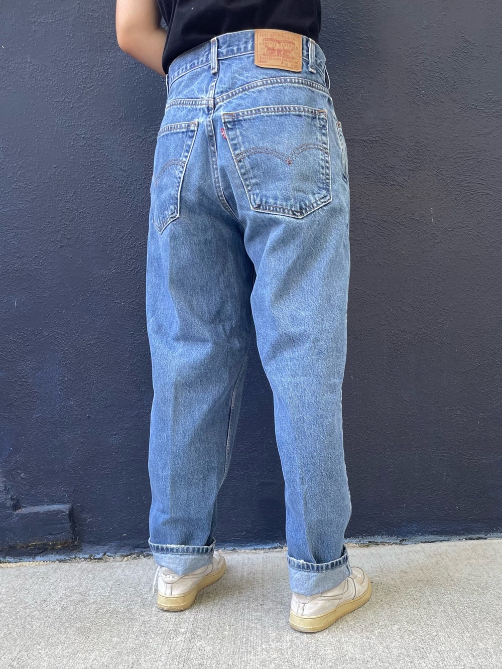 Vintage Levi's 560 loose fit tapered paper tag medium wash jeans size 36x30